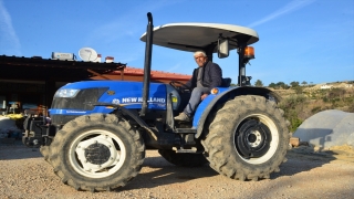 Yanan traktörünün yerine yenisi verilen çiftçi, Cumhurbaşkanı Erdoğan’a yüz yüze teşekkür etmek istiyor