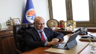 MEÜ Rektörü Prof. Dr. Ahmet Çamsarı, AA’nın ”Yılın Fotoğrafları”nı oyladı