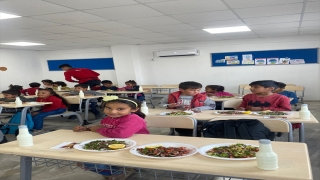 Adana’da METİP projesi kapsamında 140 öğrenci ve ailesine yemek dağıtıldı