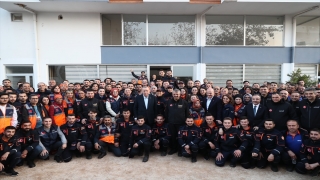 Cumhurbaşkanı Erdoğan, Antalya’daki sel afetinde görev yapan AFAD personeliyle bir araya geldi
