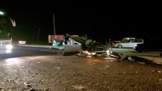 Adana’da yolcu minibüsü ile otomobilin çarpışması sonucu 13 kişi yaralandı