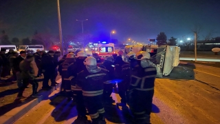 Gaziantep’te işçi servisi ile otomobil çarpıştı, 9 işçi yaralandı