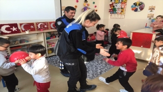 Antalya’da polisten öğrencilere eğitim