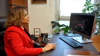 AK Parti Mersin Milletvekili Zeynep Gül Yılmaz, AA’nın ”Yılın Fotoğrafları”nı oyladı