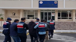 Mersin’de göçmen kaçakçılığı yaptığı iddiasıyla 6 kişi yakalandı