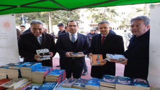 Yalvaç’ta ”Kitap İyileştirir” kampanyası devam ediyor