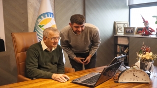 Mezitli Belediye Başkanı Tarhan, AA’nın ”Yılın Fotoğrafları” oylamasına katıldı