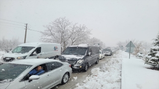Antalya’nın Korkuteli ilçesinde kar nedeniyle eğitime ara verildi