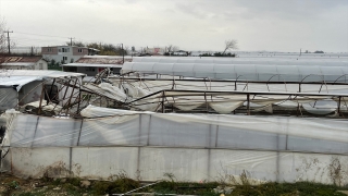 Antalya’da hortum ve dolu seralara zarar verdi