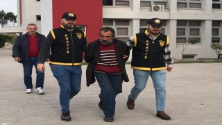 Adana’da bir kişinin ısınmak için sokakta yaktığı ateş markete sıçradı