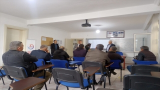 Demre’de muhtarlara kadına yönelik şiddetle mücadele eğitimi verildi