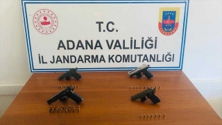 Adana’da ruhsatsız 5 tabanca ve 4 av tüfeği ele geçirildi