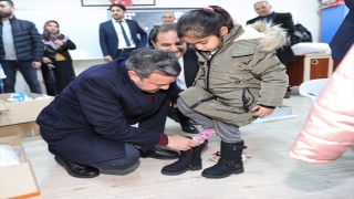 Adana’da öğrencilere kışlık giyecek desteği