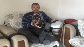 Antalya’da bir kişi kendisine çarpan aracın parçalarını delil olarak evine götürdü