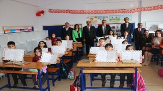 Defne ilçesinde öğrenciler karnelerini aldı