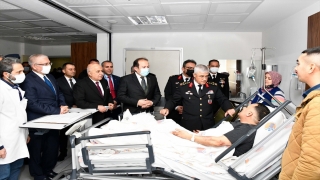 Orgeneral Çetin, Mersin’deki kazada yaralanan jandarma personelini ziyaret etti