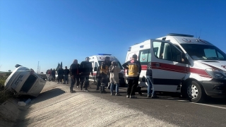 Adana’da devrilen otomobildeki 1 kişi yaralandı