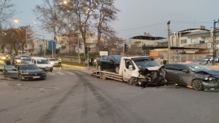 Kahramanmaraş’ta çekici kırmızı ışıkta bekleyen araçlara çarptı, 6 kişi yaralandı