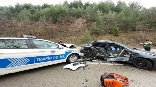 Burdur’da polis aracıyla çarpışan otomobildeki 1 kişi öldü, 2 kişi yaralandı