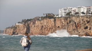 Antalya’da fırtına etkili oluyor