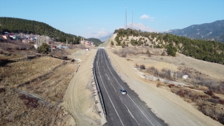 Adana’da göçük nedeniyle ulaşıma kapanan yol açıldı