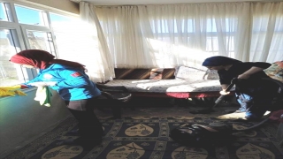 Nurdağı’nda VEFA programı kapsamında hasta ve yaşlıların evleri temizleniyor