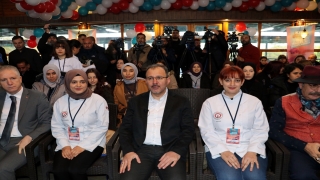 Gençlik ve Spor Bakanı Kasapoğlu, ”Gastronomi Kampı”nda kestane aşı pişirdi: