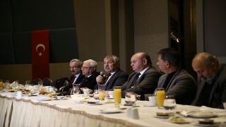 Adana Büyükşehir Belediye Başkanı Karalar, gazetecilerle bir araya geldi