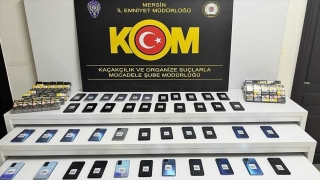 Mersin’de kaçak 43 cep telefonu ve 100 paket sigara ele geçirildi