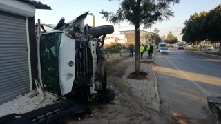Antalya’da servis aracının devrilmesi sonucu 10 kişi yaralandı