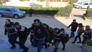Adana’da pazarda kavga eden 6 Suriyeli sınır dışı edildi