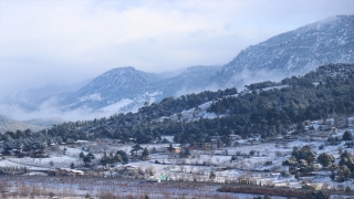 Adana ve Hatay’da kar yaşamı olumsuz etkiledi