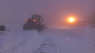 Hatay’da belediye ekipleri karla mücadele çalışmalarını sürdürüyor