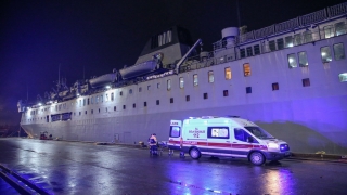 Hatay’da depremde yaralananlar TCG İskenderun gemisine alınıyor 