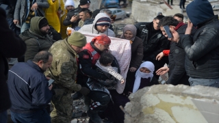 Kahramanmaraş’ta depremden 31 saat sonra 15 aylık bebek enkazdan çıkarıldı