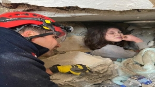 Hatay’da iki çocuğuyla enkazdan çıkarılan kadının ilk isteği su oldu
