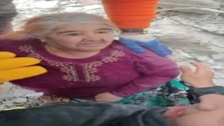 Çorum’dan Kahramanmaraş’a giden ekipler 56 saattir enkaz altında olan kadını kurtardı