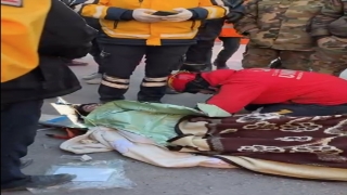 Kahramanmaraş ve Hatay’da iki kardeş ve bir kişi enkazdan sağ çıkarıldı