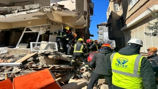 Hatay’da 40 yaşındaki kadın depremden 80 saat sonra kurtarıldı
