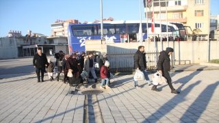 Antalya’ya getirilen depremzedeler konaklayacakları tesislere yerleştiriliyor