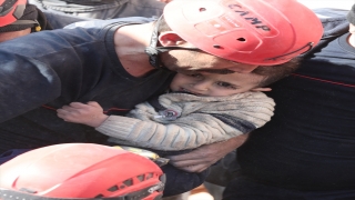 Hatay’da enkazdan sağ çıkarılan Mahir ve Hilal’in küçük kardeşiyle annesi de kurtarıldı