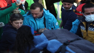 Hatay’da depremin 84’üncü saatinde 21 yaşındaki genç enkazdan çıkarıldı