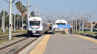 Hatay’dan yola çıkan ”Afetzede Aktarım Treni” 49 kişiyi Mersin’e getirdi 
