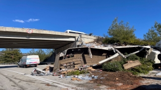 Manisa’dan deprem bölgesine yardım götürürken kaza yapan 2 kişi yaralandı