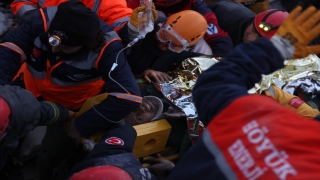 Hatay’da 2 kişi itfaiye ekiplerince depremin 86. saatinde kurtarıldı