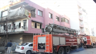 Antalya’da yangın çıkan daire kullanılamaz hale geldi