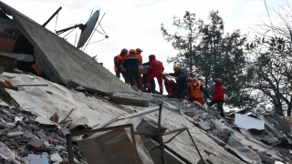 Gaziantep’te bir kişi depremden 103 saat sonra enkazdan kurtarıldı