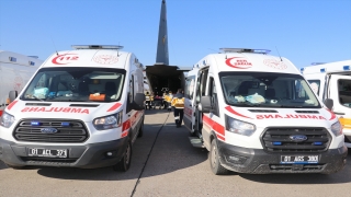 Depremde yaralanan 50 kişi Adana’dan uçakla İstanbul’a sevk edildi