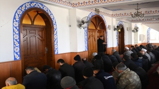 ”Asrın felaketi”nin yaşandığı Adana ve İskenderun’da cuma namazı kılındı