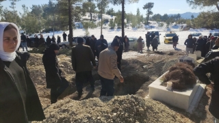 Gaziantep’te depremde hayatını kaybeden öğretmen kardeşlerin cenazeleri Mersin’de defnedildi